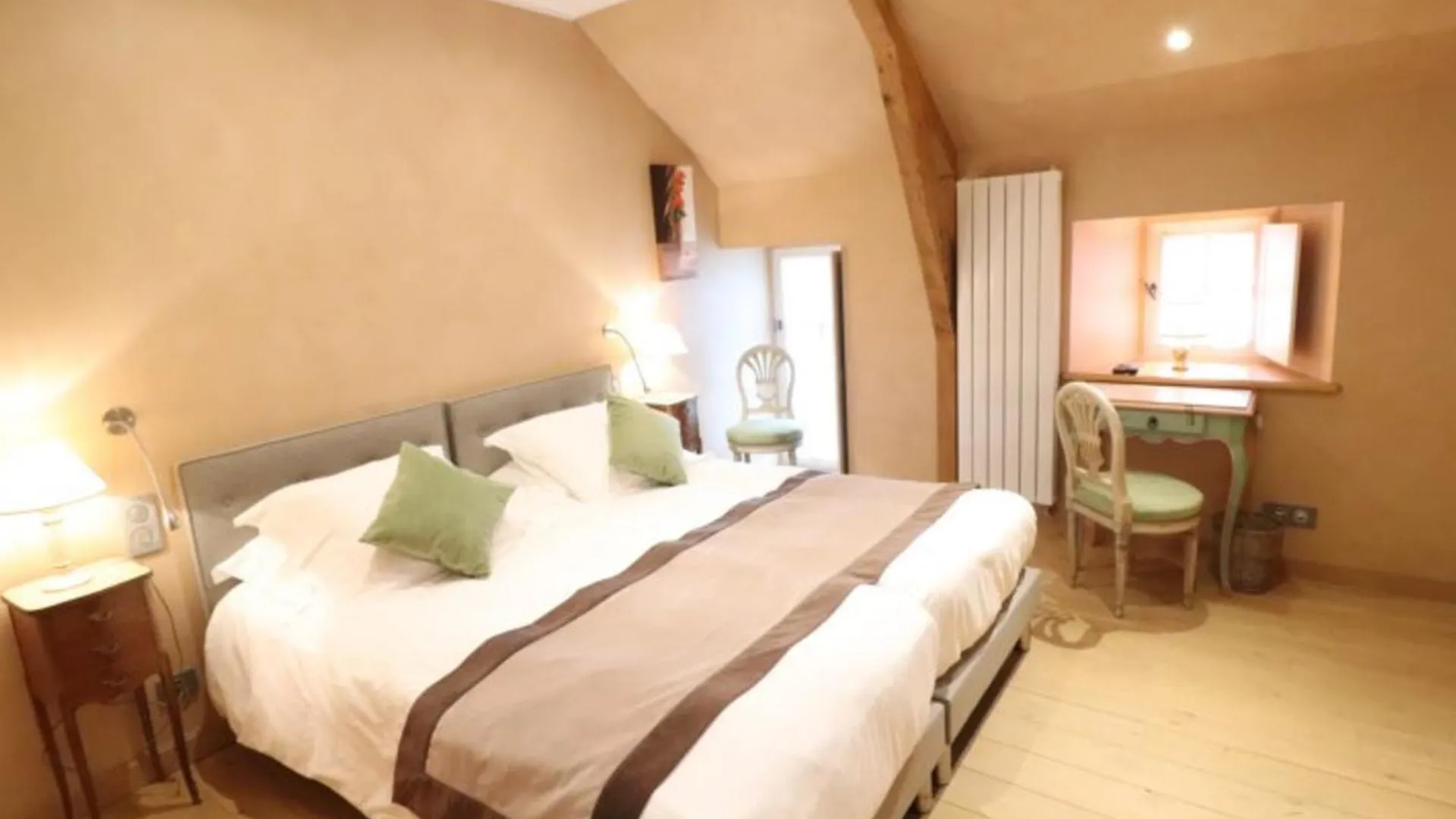 Holiday home Maison De Caractere 5 Ch, Spa, Jardin, 8 Pers, Saint-Flour - Fr-1-742-279 Les Ternes