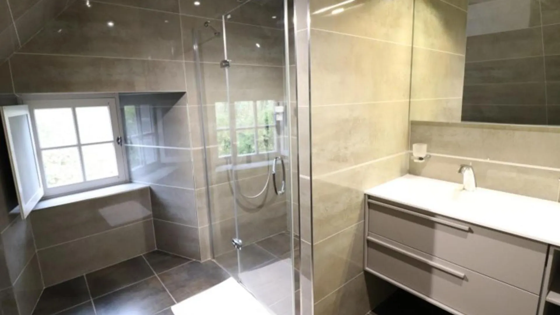 Holiday home Maison De Caractere 5 Ch, Spa, Jardin, 8 Pers, Saint-Flour - Fr-1-742-279 Les Ternes France