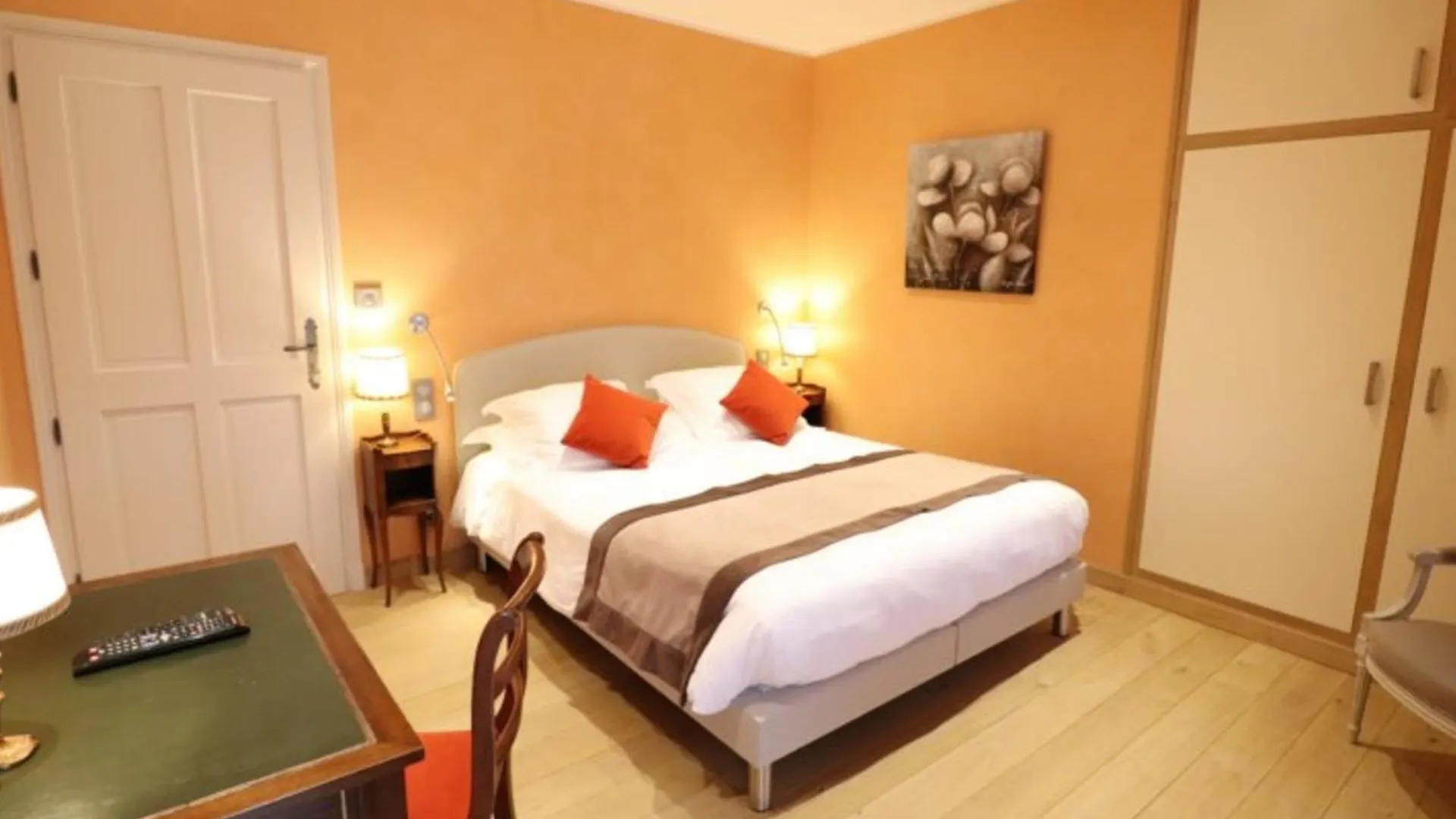 Holiday home Maison De Caractere 5 Ch, Spa, Jardin, 8 Pers, Saint-Flour - Fr-1-742-279 Les Ternes